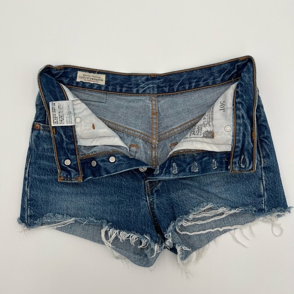 Women’s Levi’s 501 Cut Off Blue Button Down Jean Shorts Size 24 - Picture 4 of 9